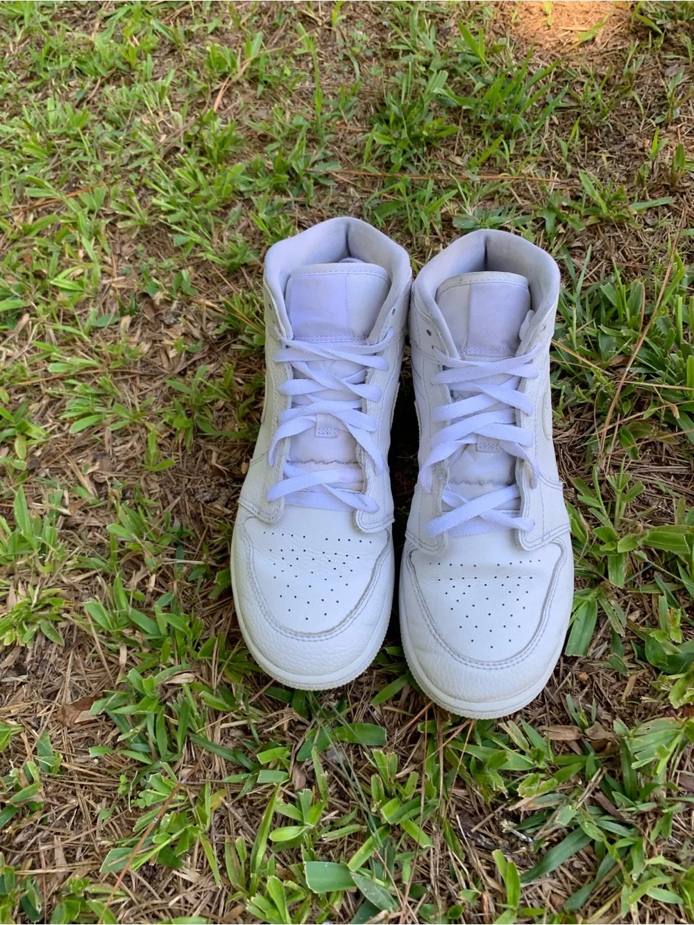 Kids Jordan 1 size 7 concrete white